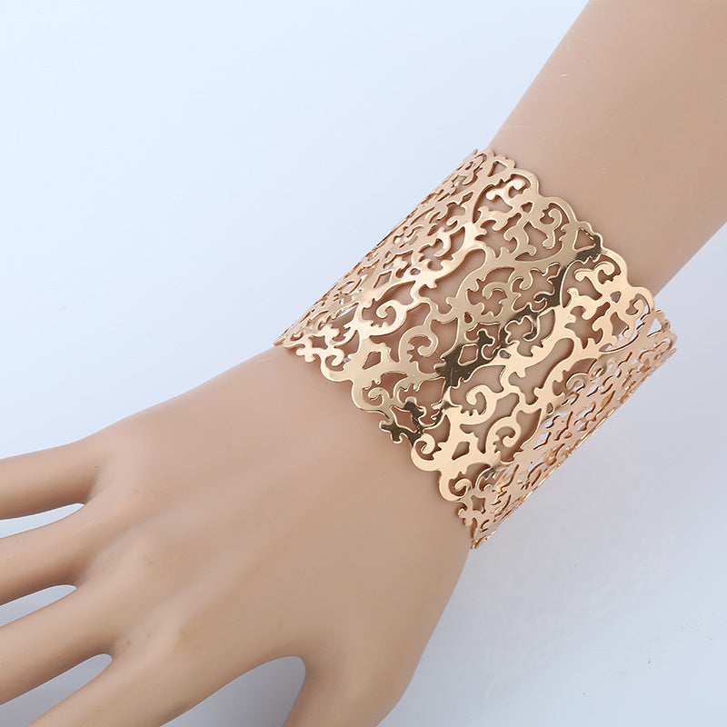 European and American fashion retro geometric pattern hollow bracelet, exaggerated big-name metal bracelet, bracelet