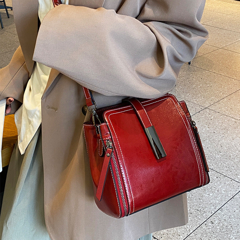 Fashion cowhide bag for women 2024 new style large capacity bucket bag versatile commuting genuine leather shoulder messenger handbag