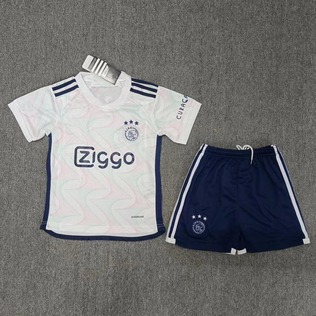 Football uniforms for children and adults Paris Chelsea Arsenal Liverpool Milan Dortmund Newcastle Riyadh jerseys