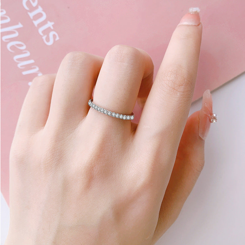 Factory direct wholesale S925 sterling silver women's rings with star pattern, moissanite rings, niche and high-end style.