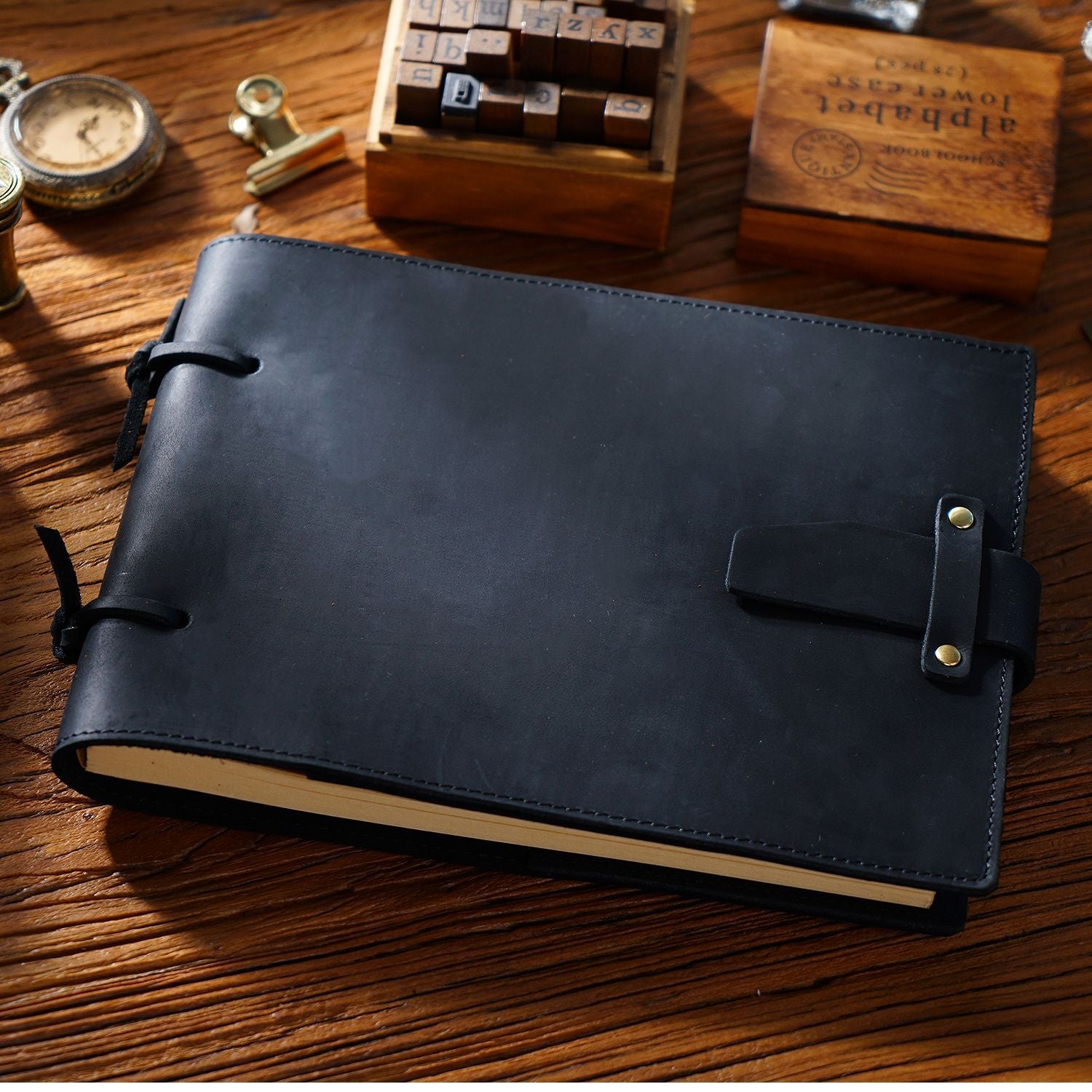 Cross-border retro handmade cowhide leather strap notepad notebook painting book hand-painted sketch book spot