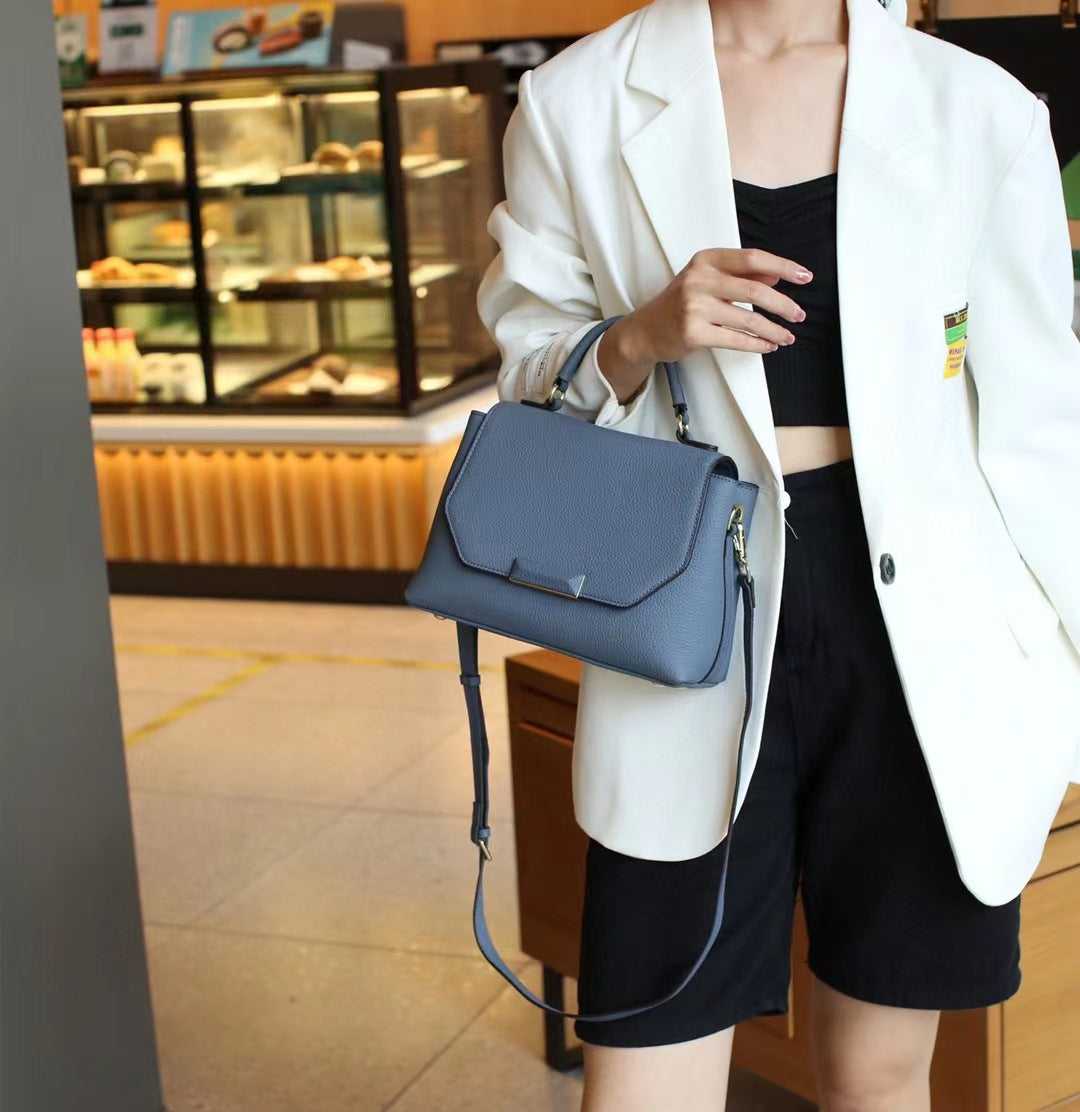 2023 New Boston Women's Bag Large Capacity Genuine Leather Handbag Fashionable Versatile Shoulder Messenger Bag Pillow Bag Women