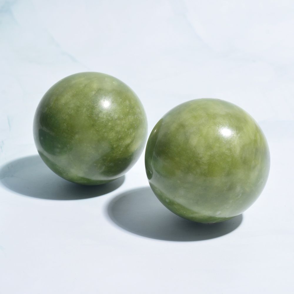 2 Pcs Natural Jade Stone Massage Ball Smooth Round Massager for Hand Foot Jade Massager Health Care Relax Body Massage Tools
