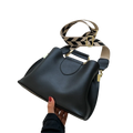 Autumn and winter textured large bag for women 2021 new style fashionable and simple wide shoulder strap women's bag versatile and atmospheric casual mom bag