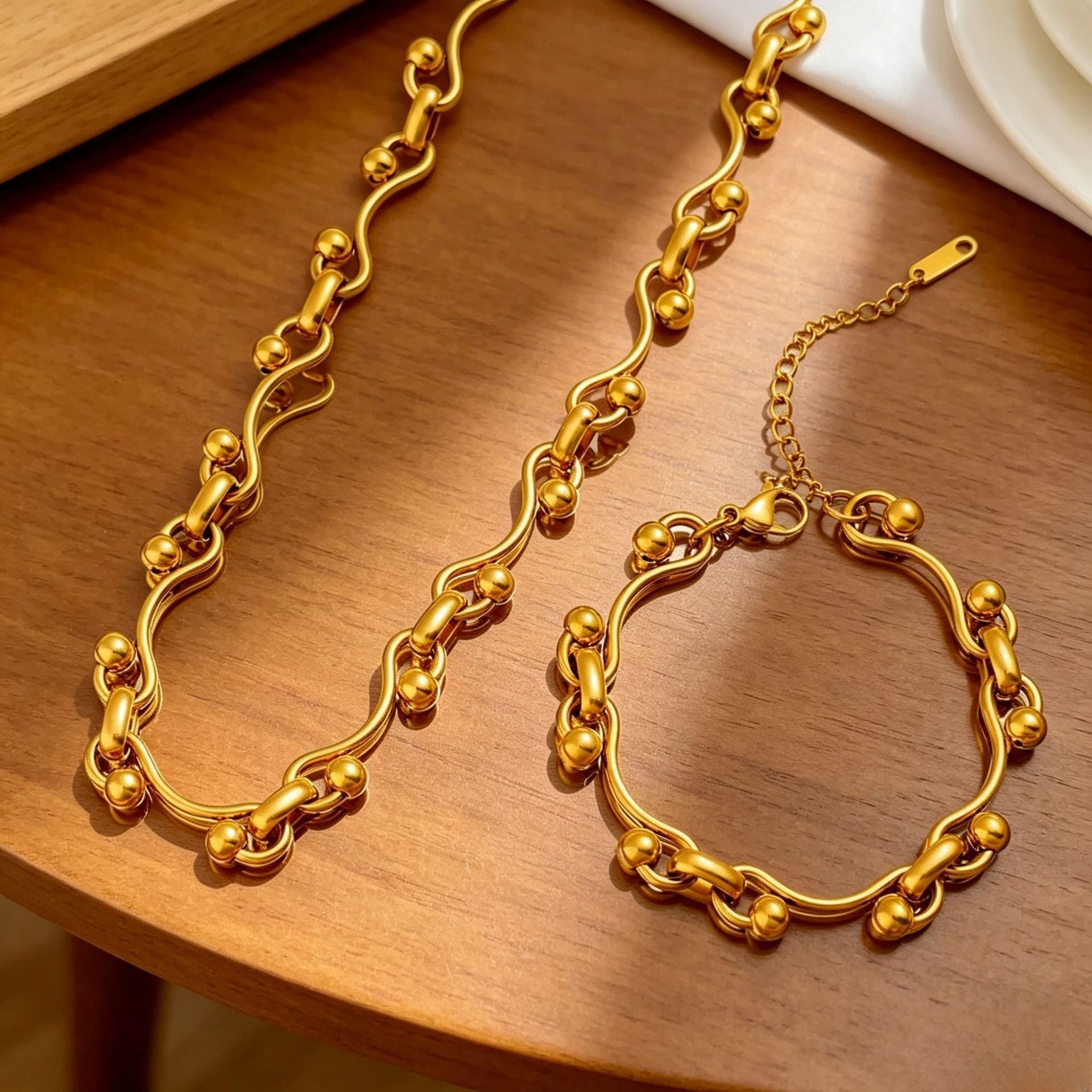 High-end stainless steel 18K handmade chain with interlocking M beads, made of gold-plated titanium steel, from European and American cross-border jewelry sets.