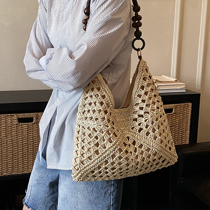 Handmade woven straw bag for women, large capacity, hot-selling new style for summer 2026, shoulder bag for commuting, beach vacation, and beach.