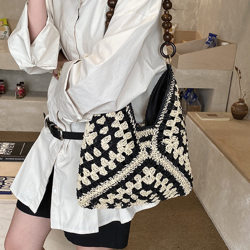 Handmade woven straw bag for women, large capacity, hot-selling new style for summer 2026, shoulder bag for commuting, beach vacation, and beach.