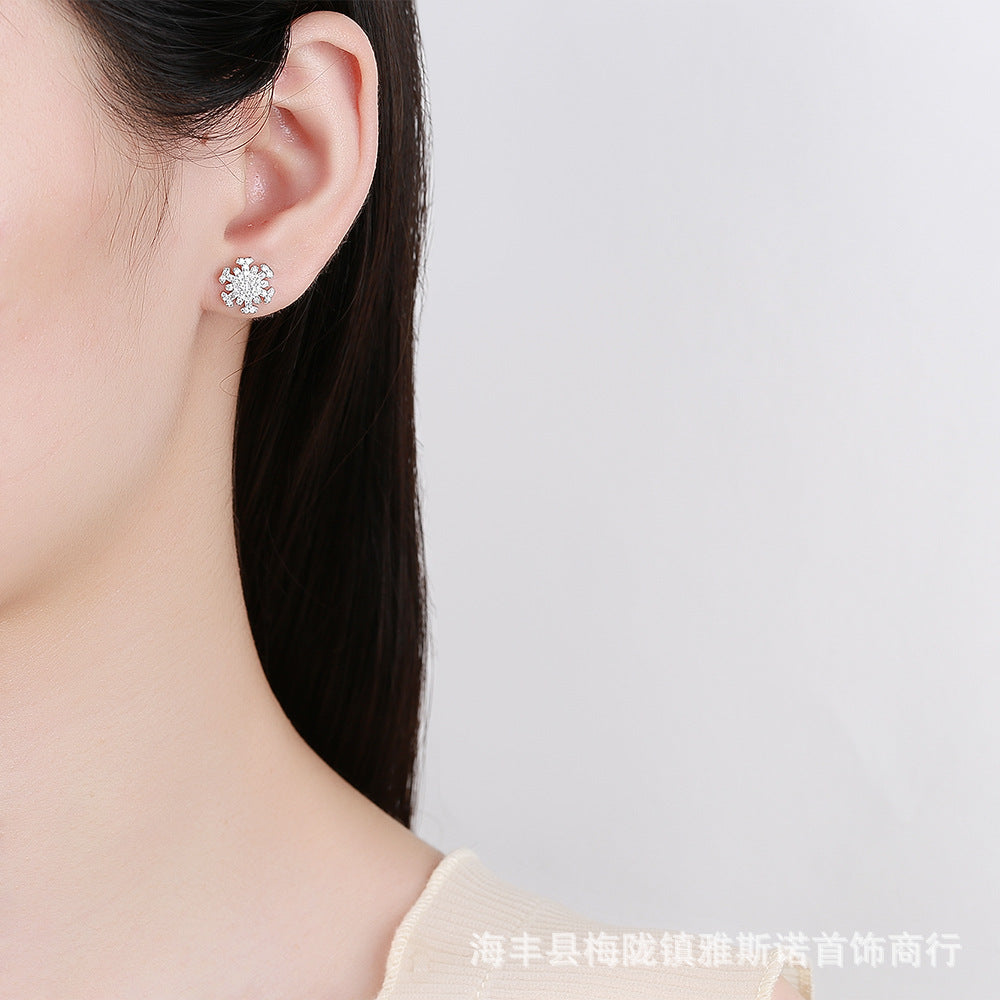 Japanese and Korean trendy simple sterling silver 925 platinum-plated baby's breath snowflake earrings, feminine, fashionable and versatile accessories
