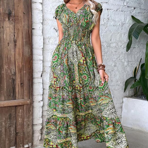 European and American cross-border women's clothing, Bohemian style, 2023 new V-neck long dress, waist-cinching floral print maxi dress.