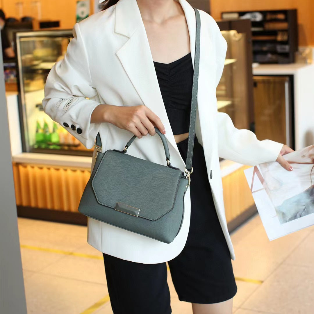 2023 New Boston Women's Bag Large Capacity Genuine Leather Handbag Fashionable Versatile Shoulder Messenger Bag Pillow Bag Women