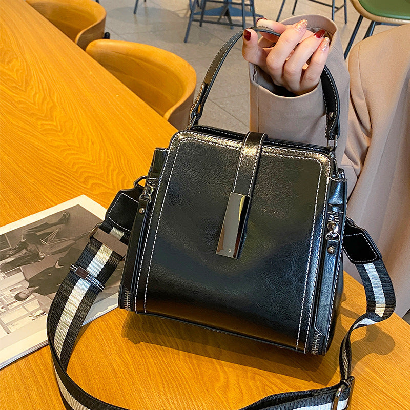 Fashion cowhide bag for women 2024 new style large capacity bucket bag versatile commuting genuine leather shoulder messenger handbag
