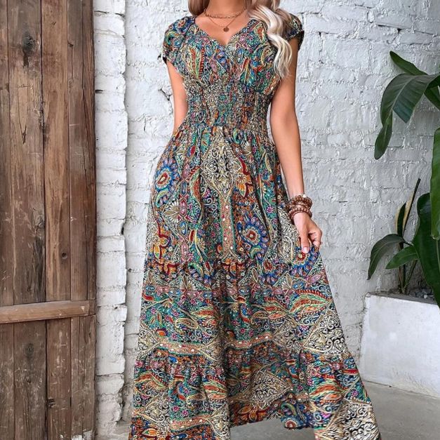 European and American cross-border women's clothing, Bohemian style, 2023 new V-neck long dress, waist-cinching floral print maxi dress.