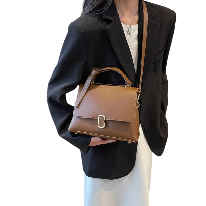 High-end fashion Korean retro women's bag 2023 new trendy niche design popular large-capacity shoulder messenger bag