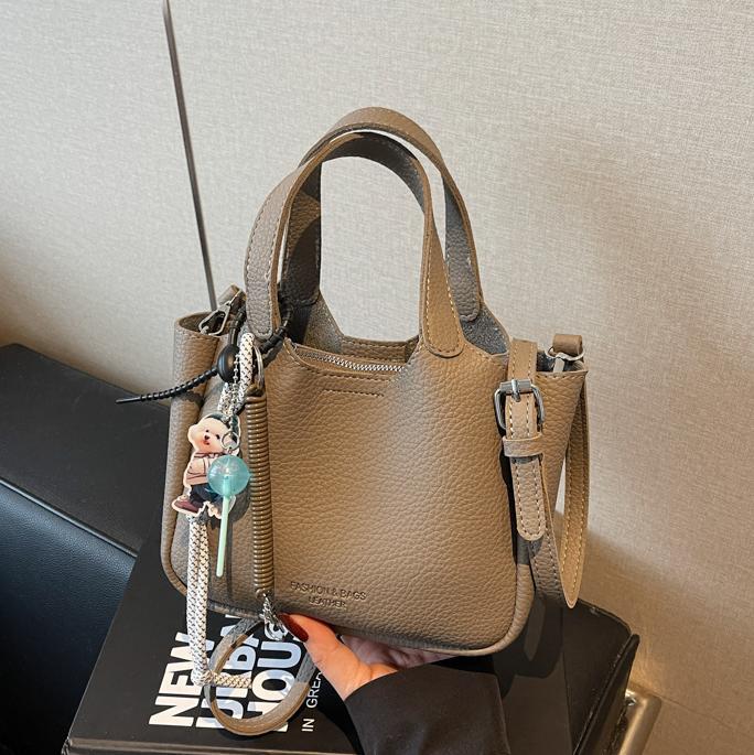 Cross-border hand-held bucket bag for women, high-end 2025 new versatile simple shoulder messenger bag niche vegetable basket bag