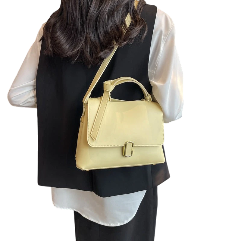 High-end fashion Korean retro women's bag 2023 new trendy niche design popular large-capacity shoulder messenger bag