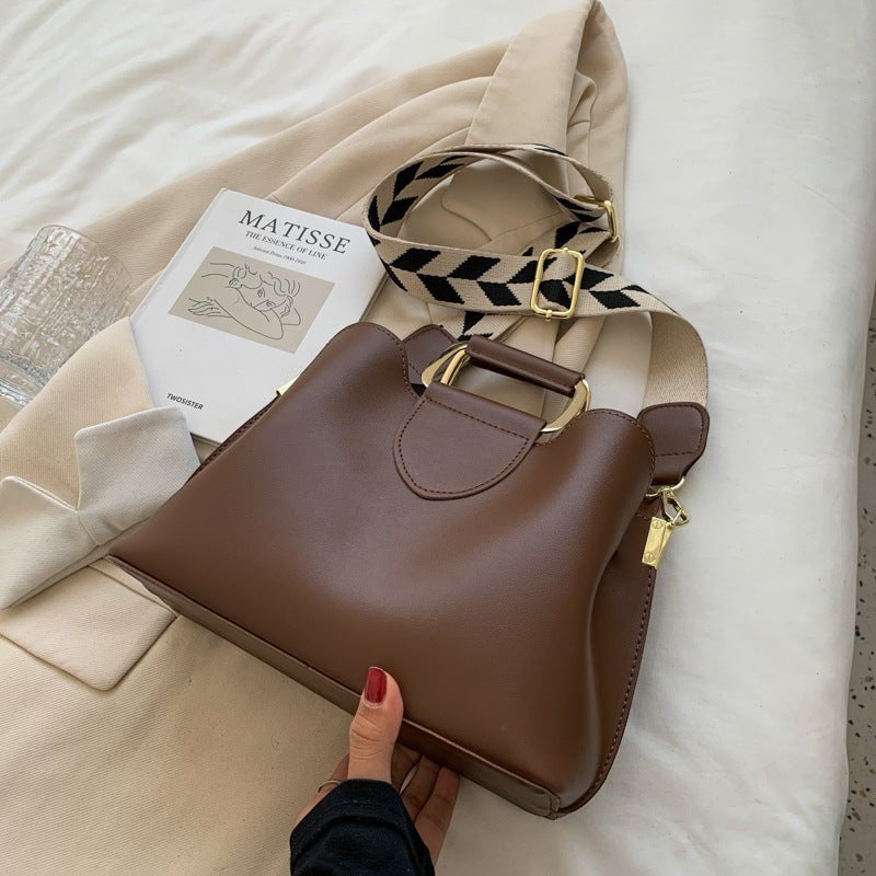 Autumn and winter textured large bag for women 2021 new style fashionable and simple wide shoulder strap women's bag versatile and atmospheric casual mom bag
