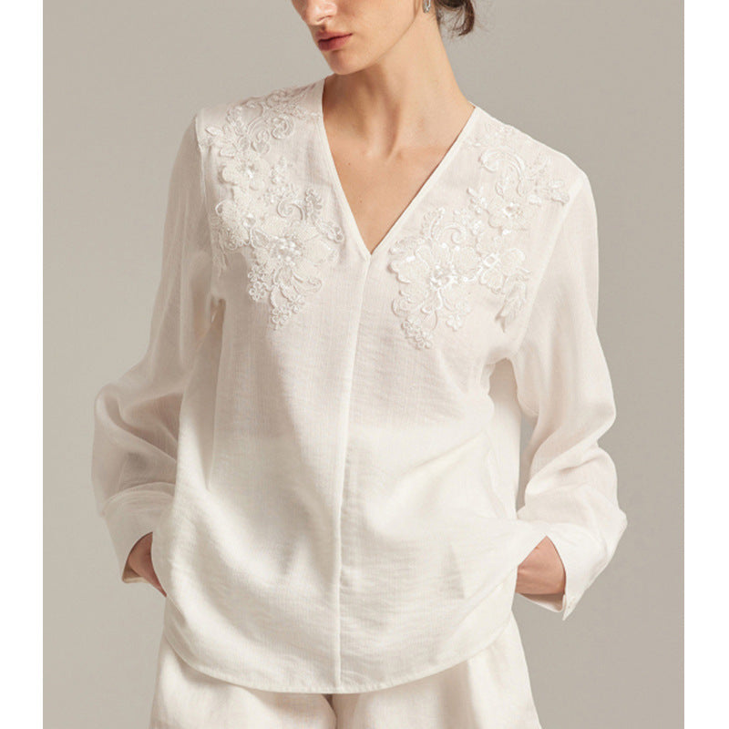 French-style elegant heavy embroidered linen V-neck white shirt for women, new early autumn 2025 style, sophisticated commuter top.