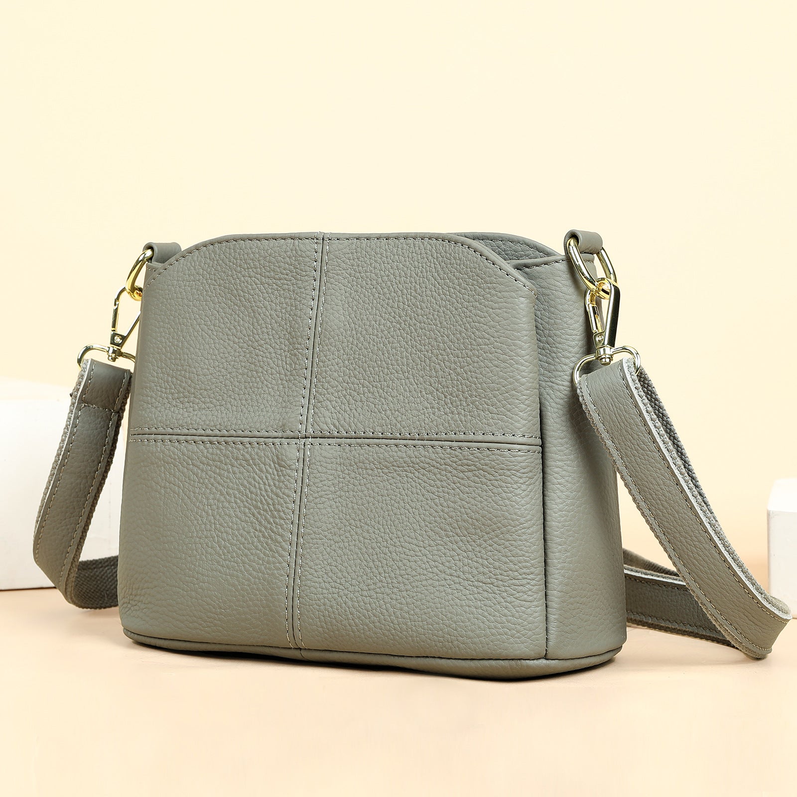 Multifunctional genuine leather handbag messenger bag for women, large capacity, high-grade first-layer cowhide versatile messenger bag for women