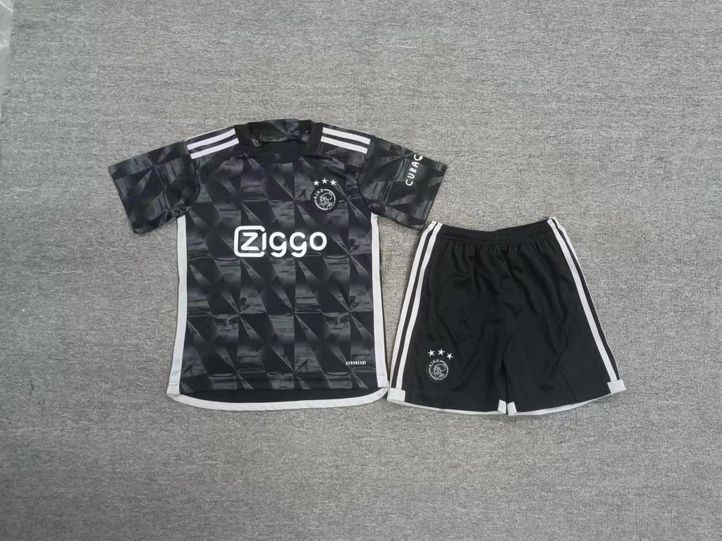 Football uniforms for children and adults Paris Chelsea Arsenal Liverpool Milan Dortmund Newcastle Riyadh jerseys