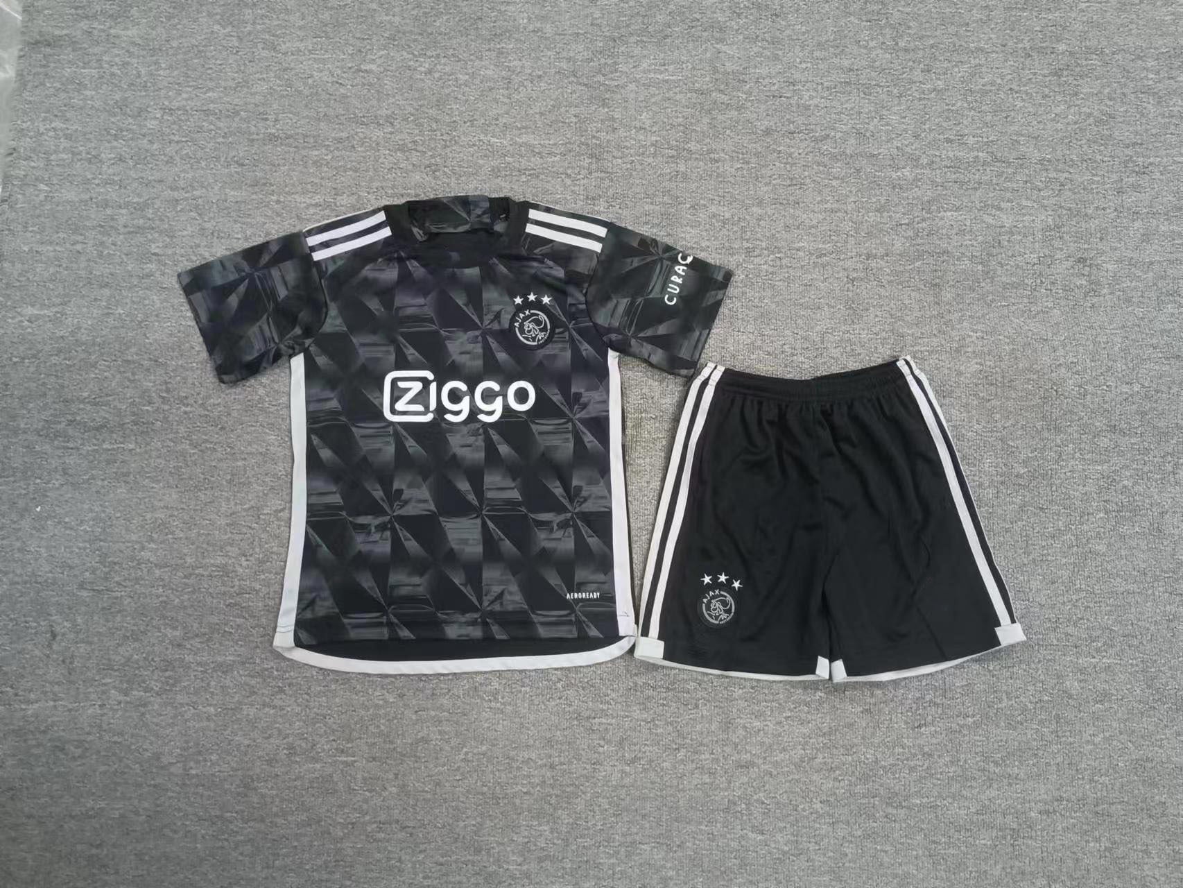 Football uniforms for children and adults Paris Chelsea Arsenal Liverpool Milan Dortmund Newcastle Riyadh jerseys