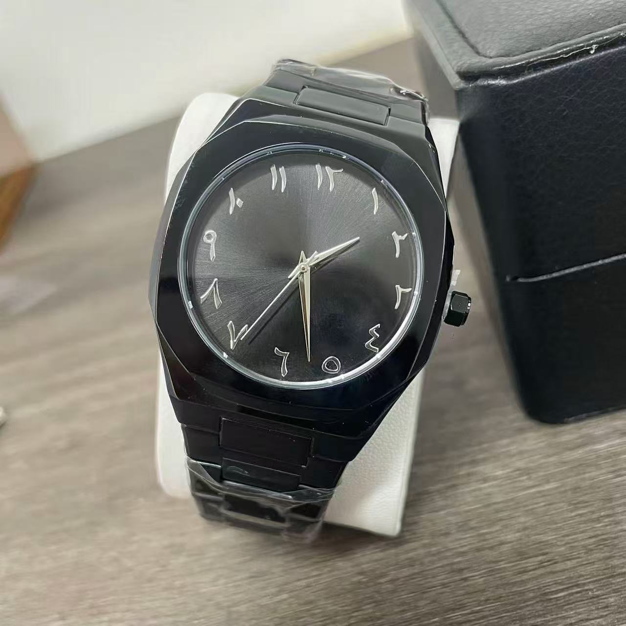 Arabic Dial Men's Quartz Watch