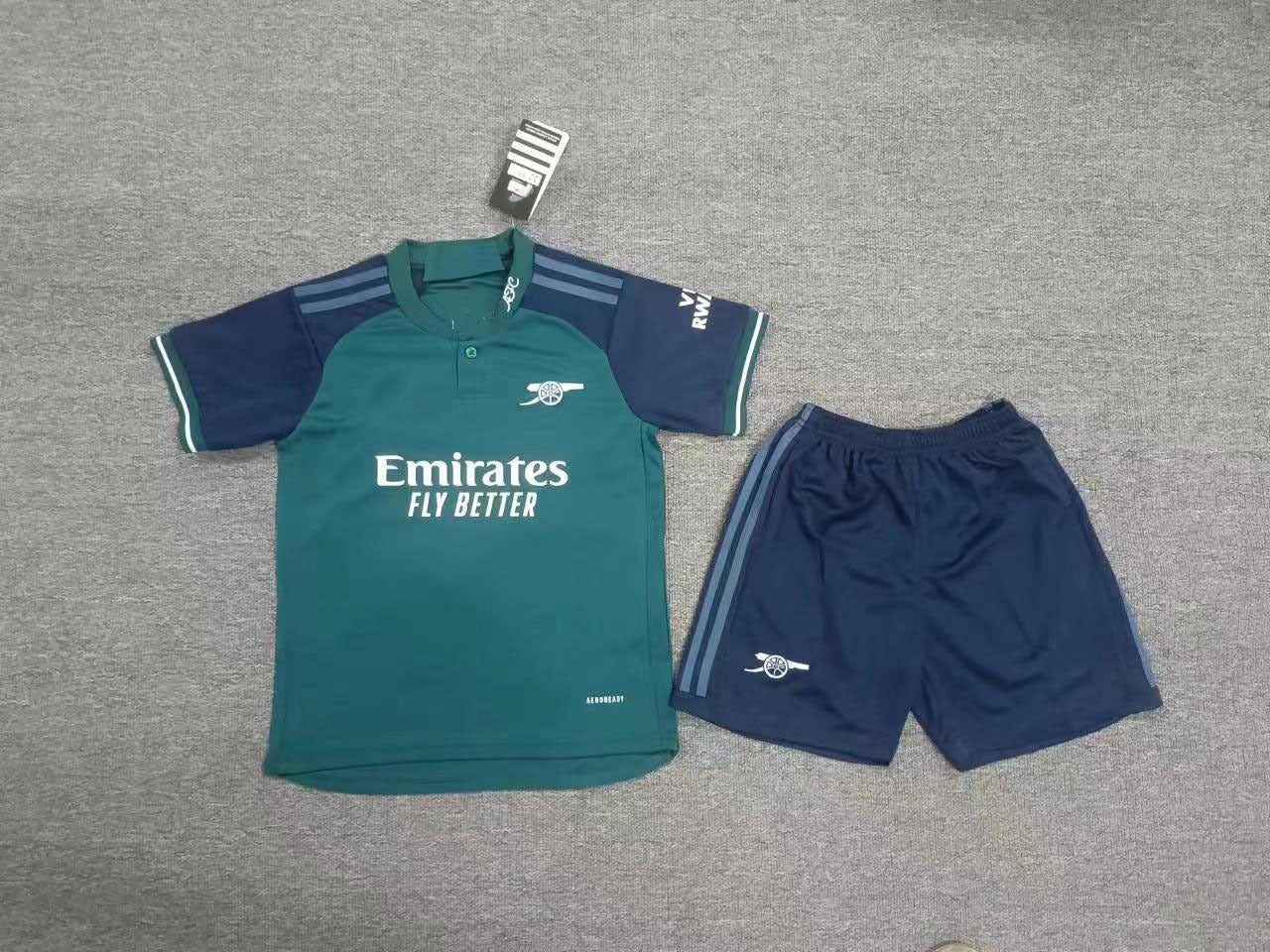 Football uniforms for children and adults Paris Chelsea Arsenal Liverpool Milan Dortmund Newcastle Riyadh jerseys