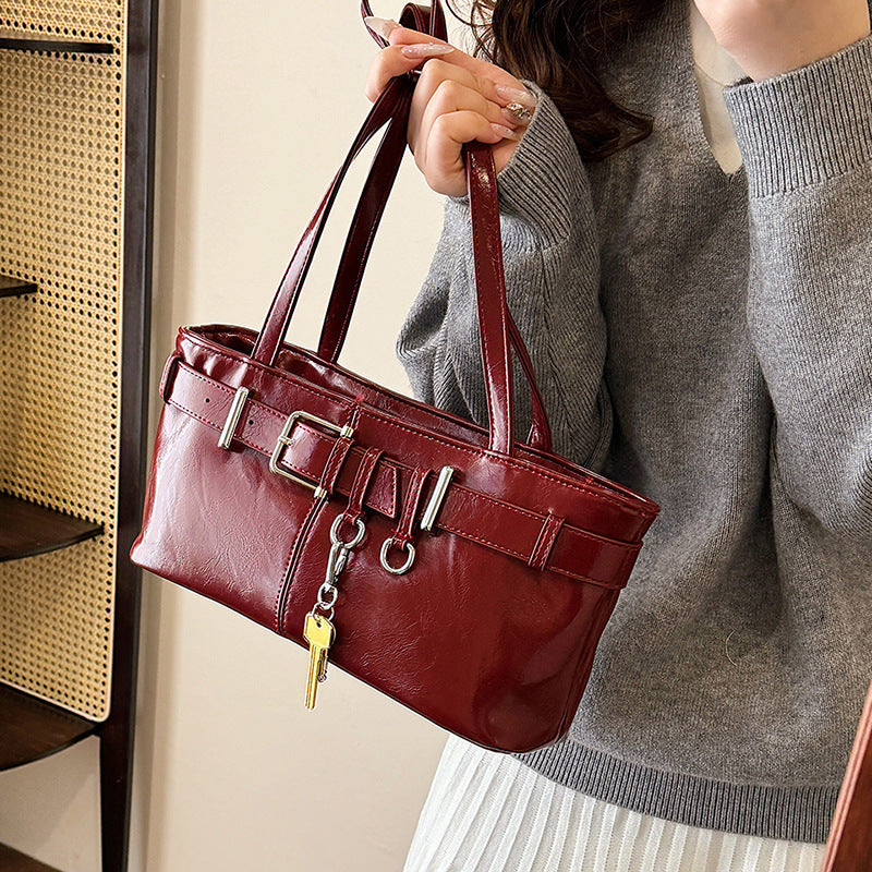 Niche high-end commuter shoulder bag for women 2024 new autumn and winter retro all-match hot girl motorcycle underarm bag