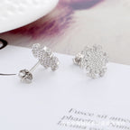 Japanese and Korean trendy simple sterling silver 925 platinum-plated baby's breath snowflake earrings, feminine, fashionable and versatile accessories