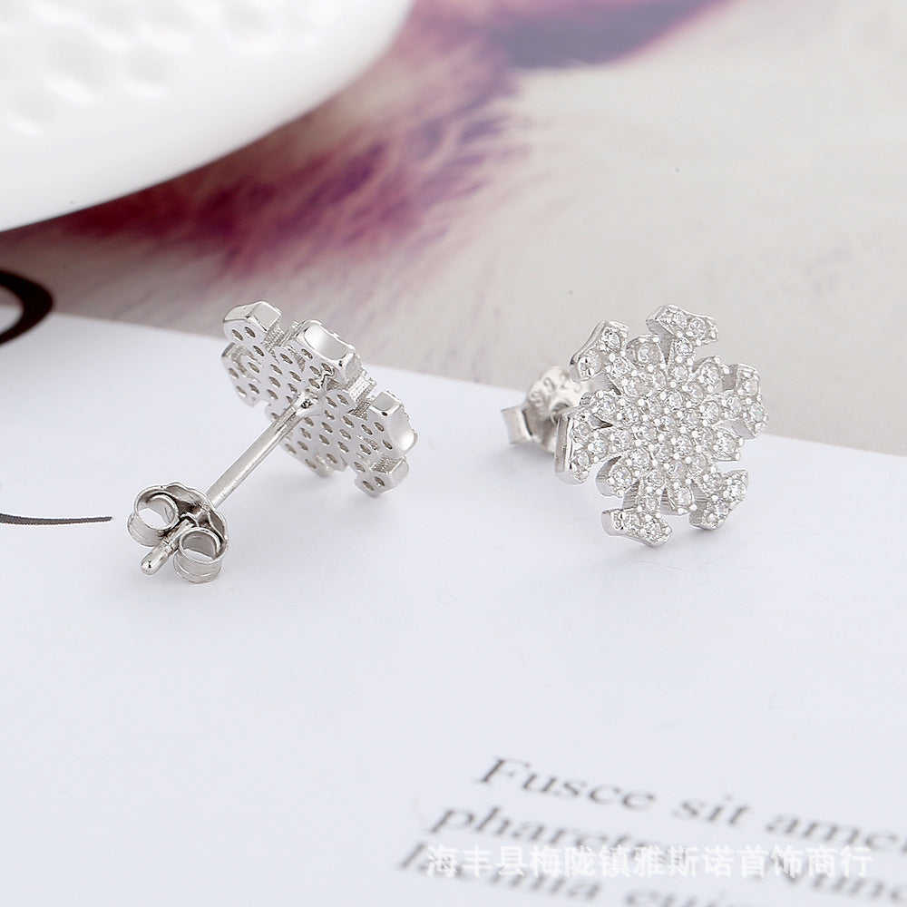 Japanese and Korean trendy simple sterling silver 925 platinum-plated baby's breath snowflake earrings, feminine, fashionable and versatile accessories